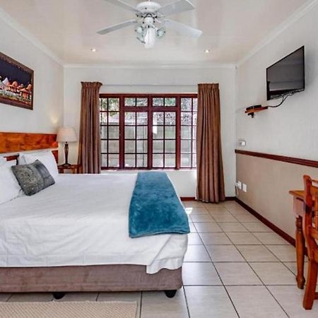 The Link Guest Lodge Kempton Park Esterno foto