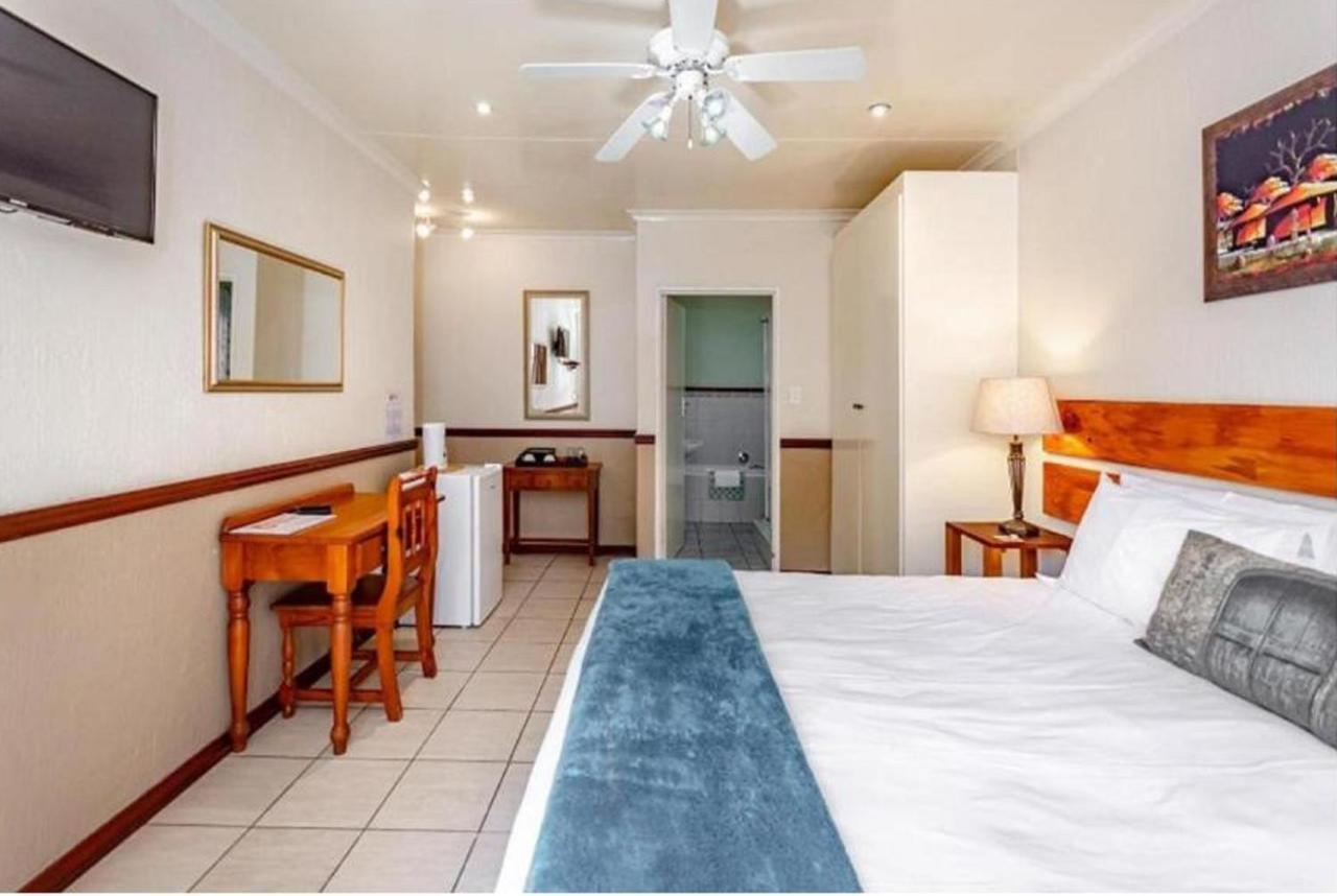 The Link Guest Lodge Kempton Park Esterno foto