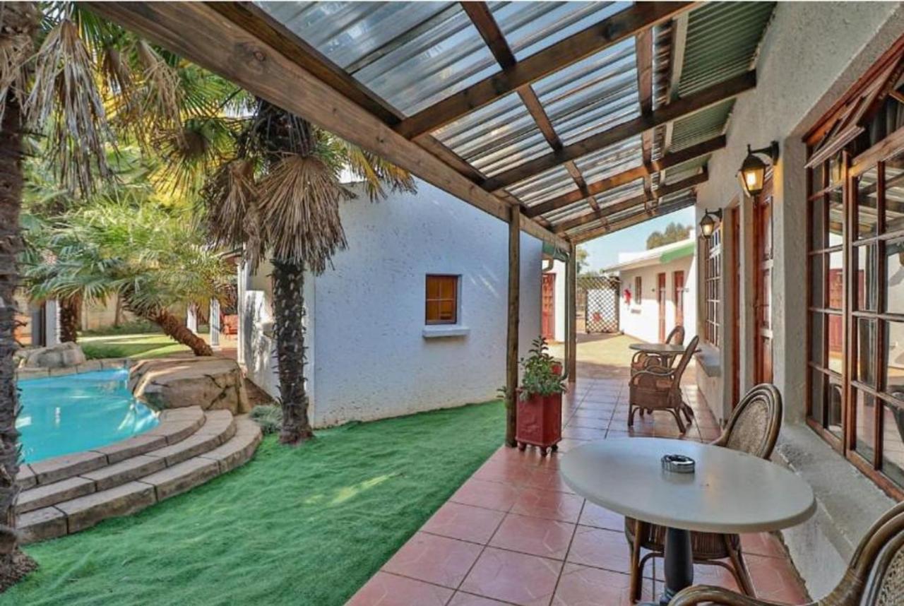 The Link Guest Lodge Kempton Park Esterno foto