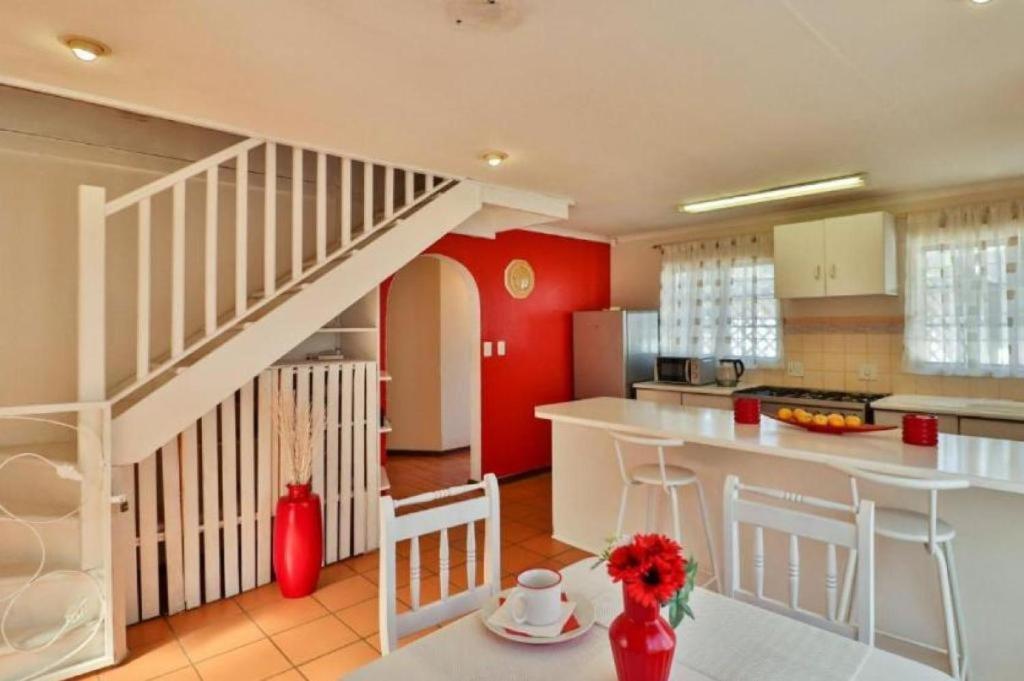 The Link Guest Lodge Kempton Park Esterno foto
